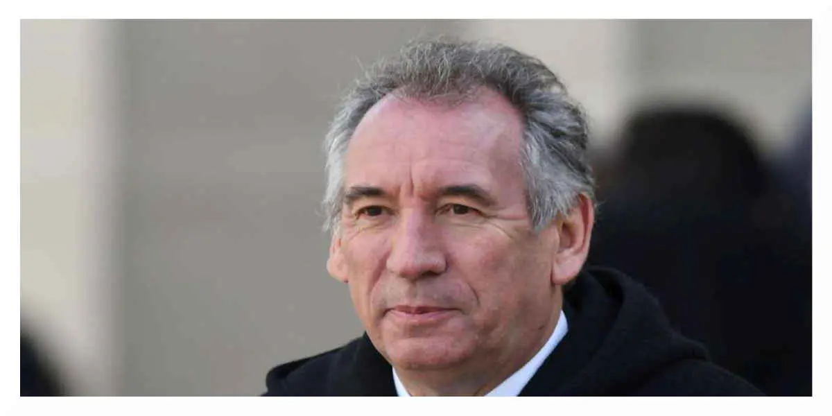 François Bayrou évoque un référendum sur