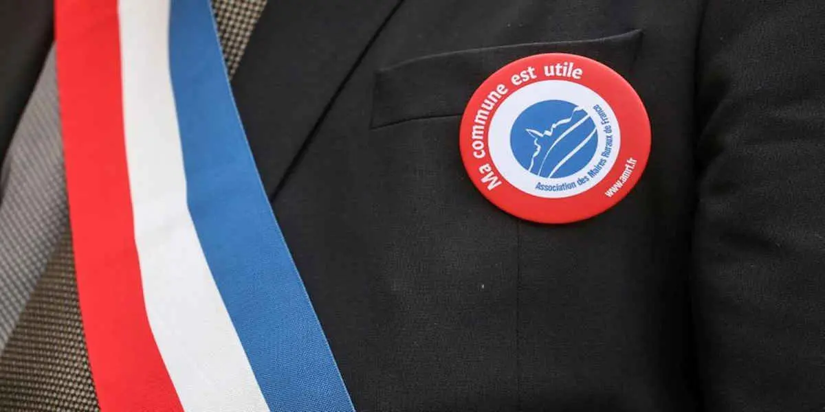 Maire agressé en Isère : l'état de santé de Gilles Dussault s'améliore