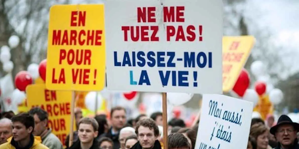 manifestation-anti-avortement - Votre Actualité au Quotidien Environ 5 000 personnes étaient rassemblées à Paris contre l'avortement