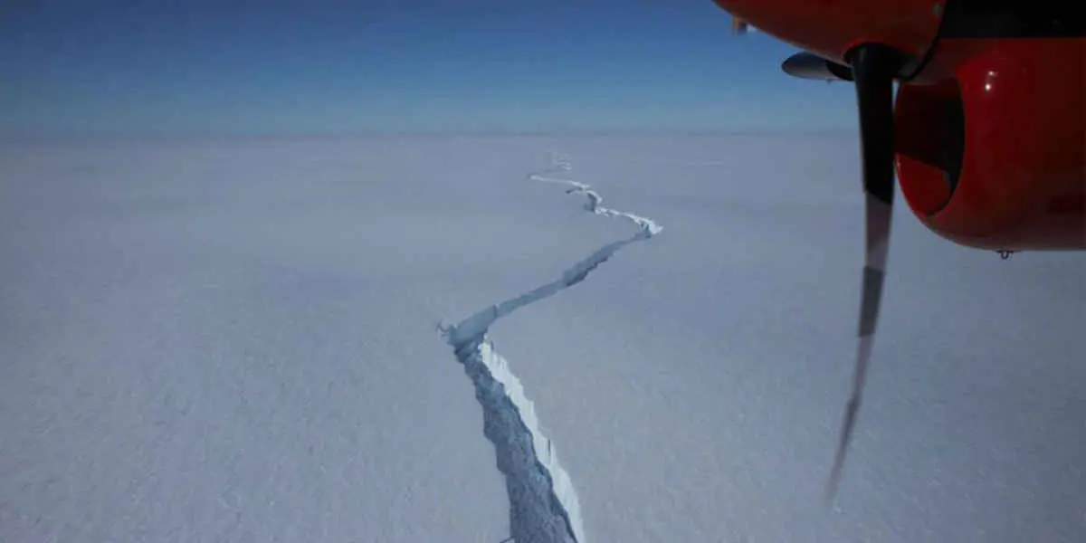 Un-iceberg-geant - Votre Actualité au Quotidien Un gros « glaçon », grand comme 15 fois la taille de Paris, s'est détaché de la banquise