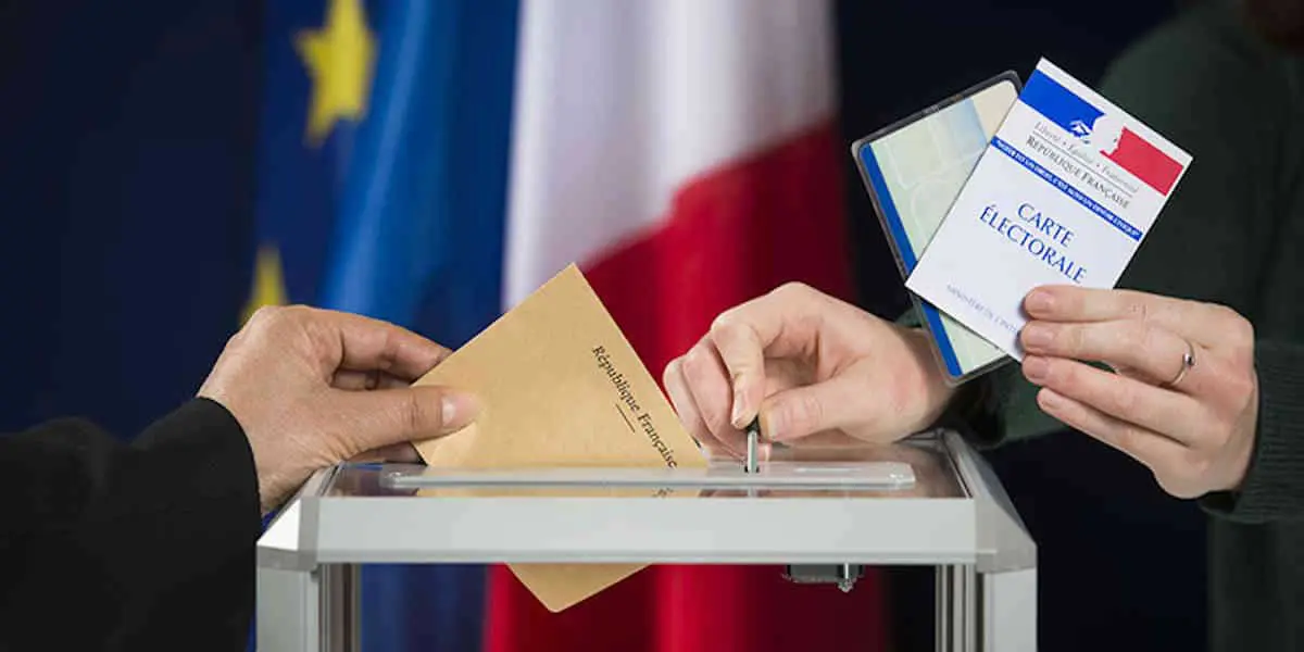 A 27 jours de l'élection présidentielle le rabais du gouvernement sur les carburants fait réagir