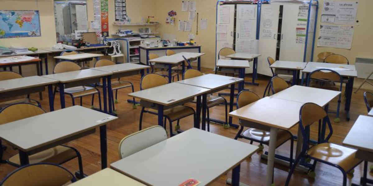 Une élève de collège a été placée en garde à vue suite à une altercation avec sa professeure, au cours de laquelle elle l'a giflée