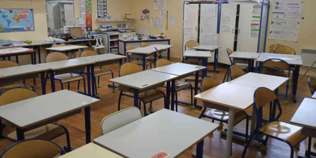 classe-sans-eleves - Votre Actualité au Quotidien Une élève de collège a été placée en garde à vue suite à une altercation avec sa professeure, au cours de laquelle elle l'a giflée