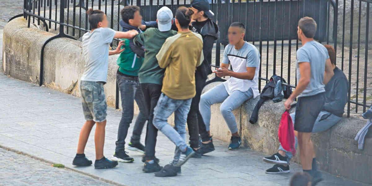 Bientôt une loi plus stricte pour les mineurs ? 