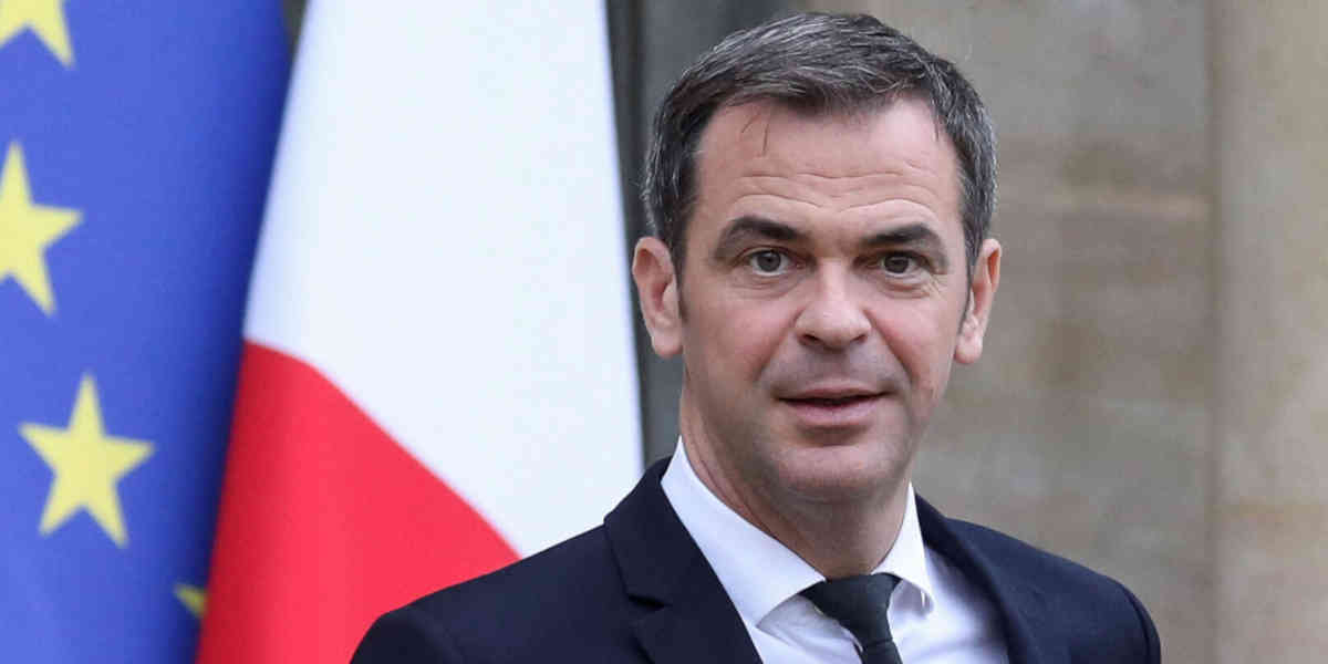 Olivier Véran prévoit une fin du port du masque en intérieur