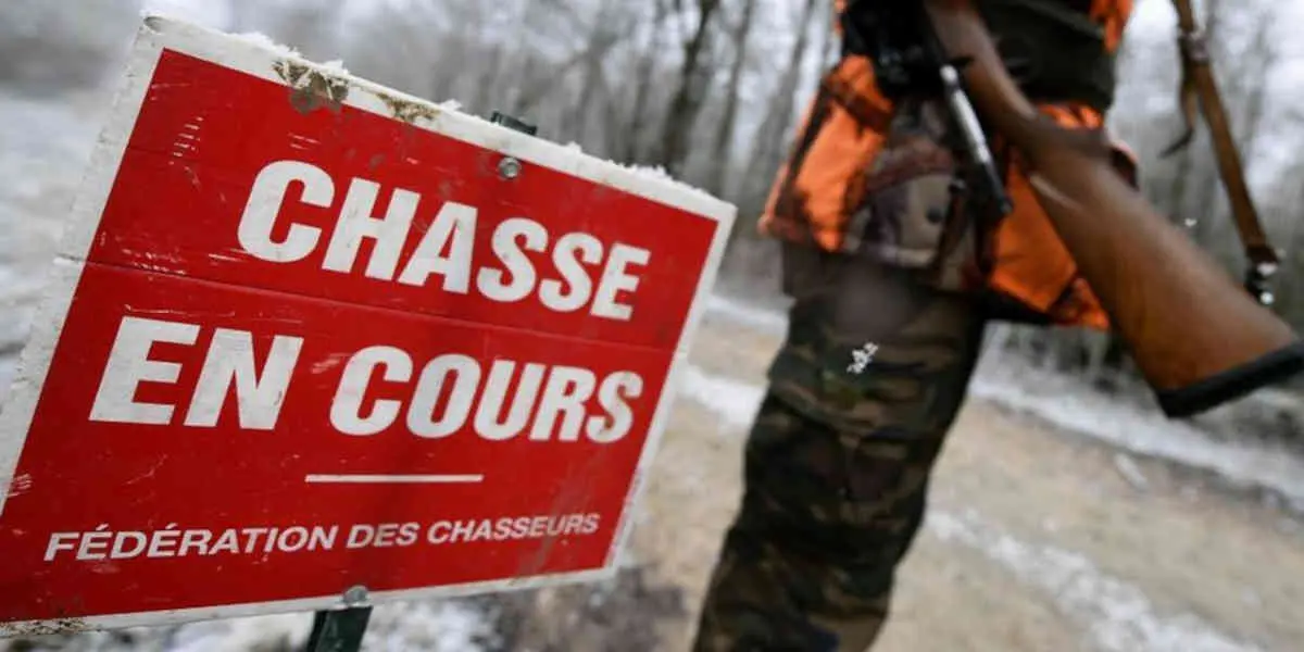 Avec ces pencartes ce n - Votre Actualité au Quotidien'est plus aux chasseurs de faire attention mais les autres qui doivent faire attention aux chasseurs! Accident de chasse : une randonneuse de 25 ans tuée par balle dans le Cantal