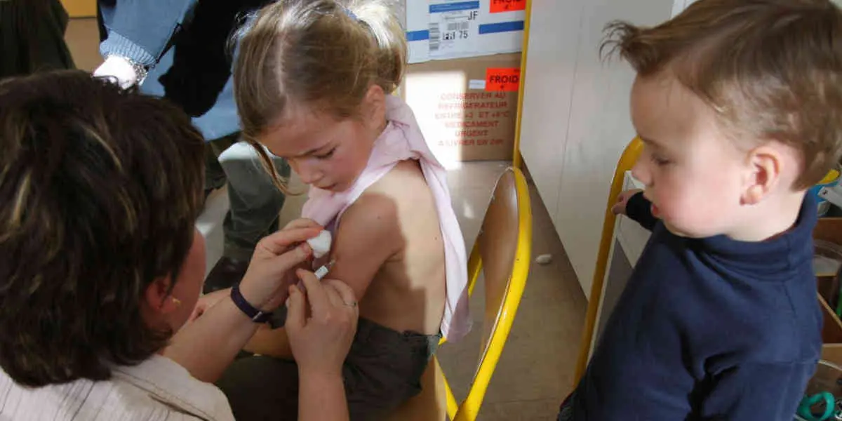 Image d - Votre Actualité au Quotidien'illustration Le vaccin de la Covid-19 est déconseillé aux jeunes enfants selon les experts allemands