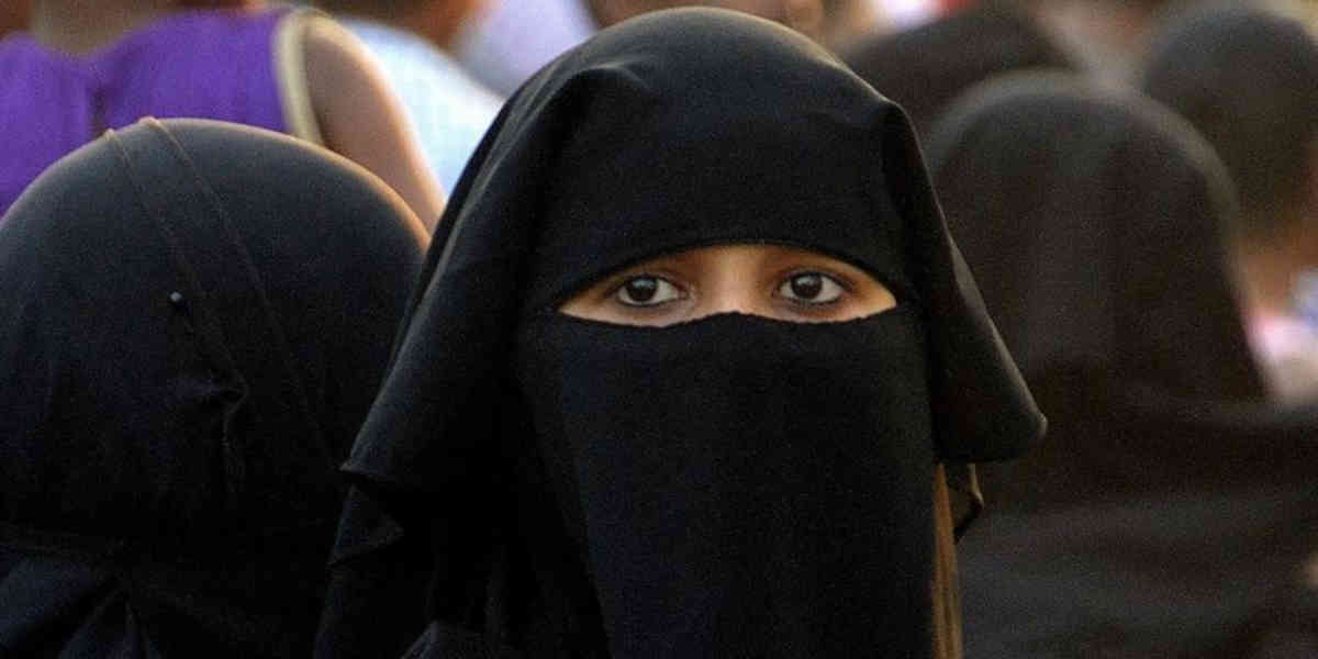 En Afghanistan, les femmes sont de nouveau contraintes à porter la burqa