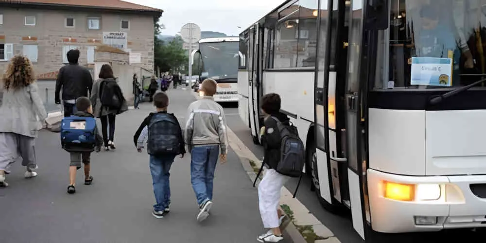 Avant la rentrée scolaire, environ 6 000 chauffeurs de véhicules scolaires manquent à l'appel