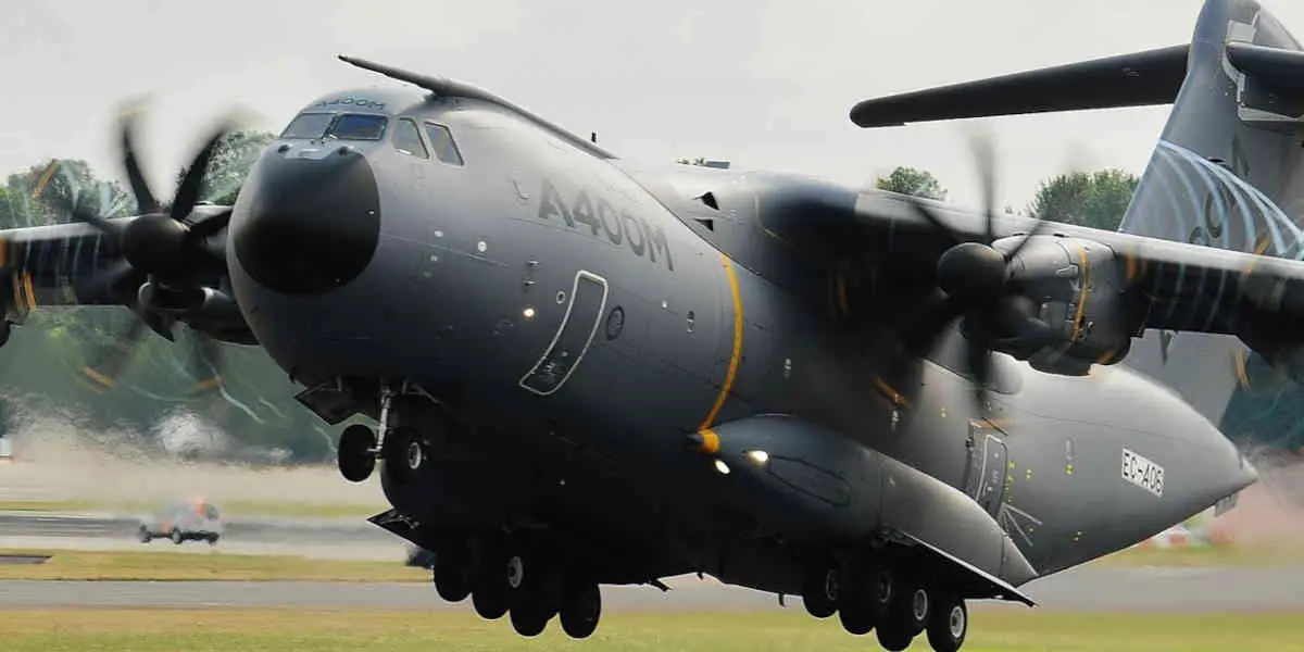 Airbus a testé un kit transformant un A400M en bombardier d'eau afin de Lutter contre les incendies