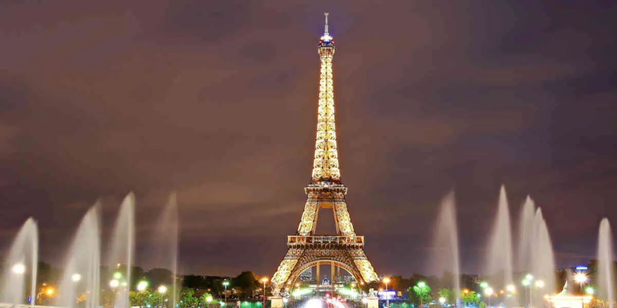 Éteindre la tour Eiffel la nuit pour réaliser la « Chasse au gaspi » 