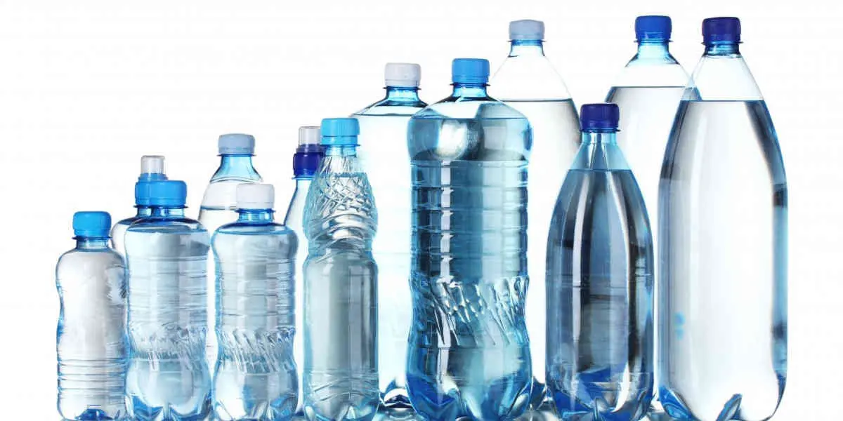 Ce qu'il faut savoir des bouteilles d'eau en plastique