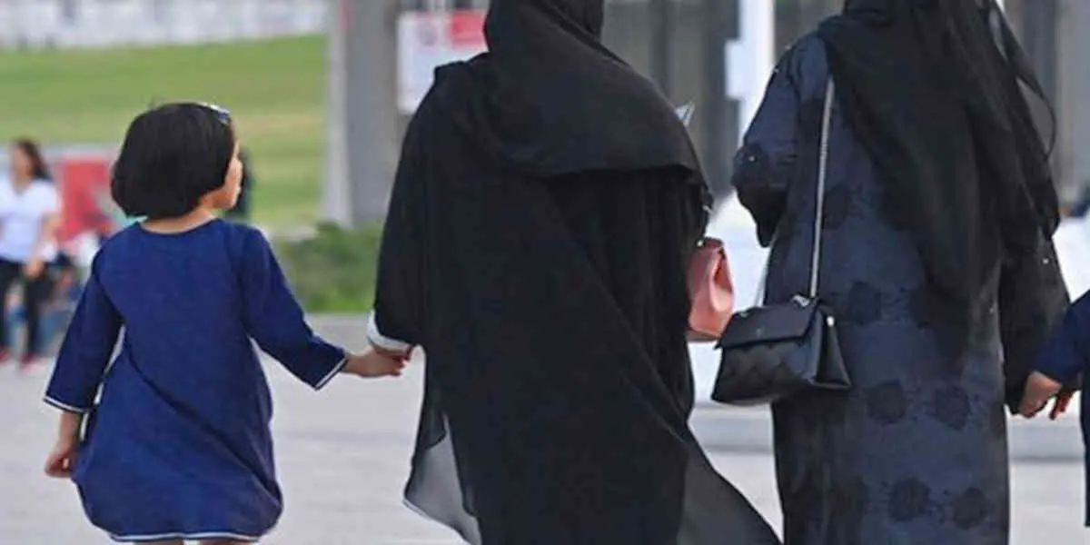 Abaya - Votre Actualité au Quotidien Une note de service sera « envoyée dans la journée aux chefs d'établissement pour clarifier la règle» d'interdiction de l'abaya