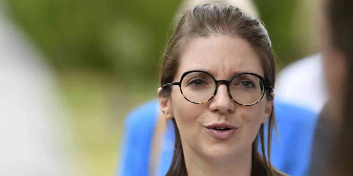 Aurore Bergé veut fermer les faux salons de massage