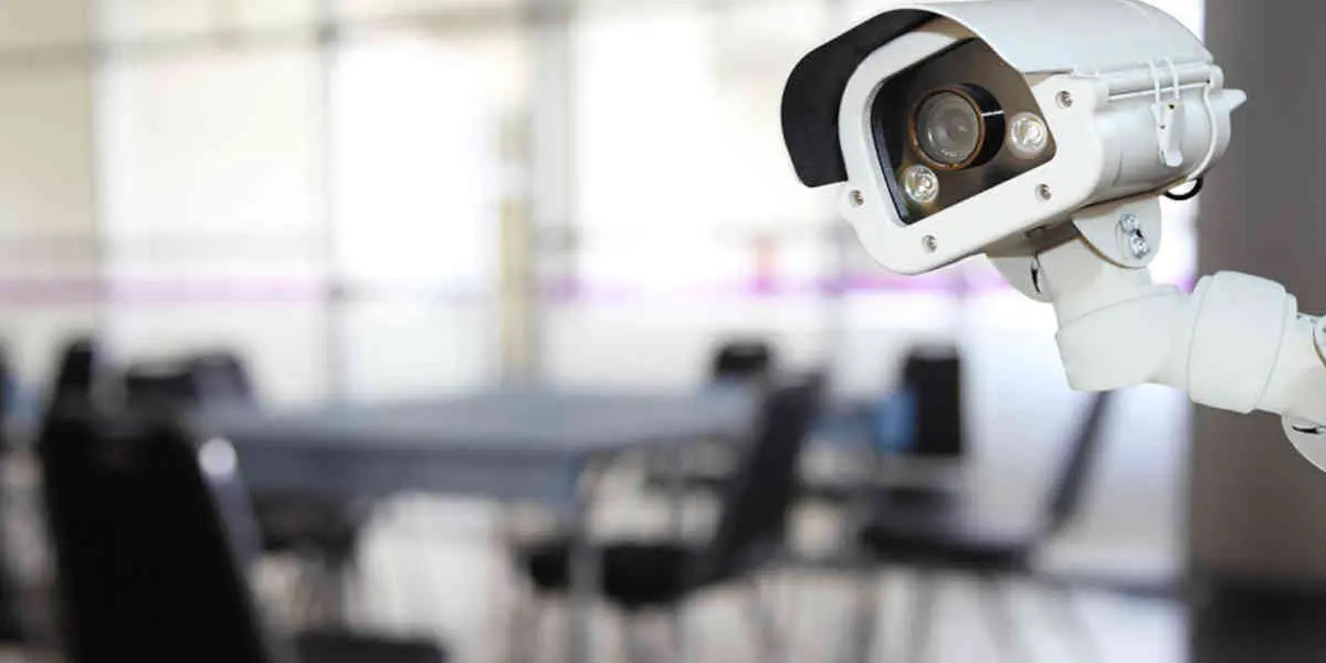 Des caméras pour identifier les complices parmi le personnel