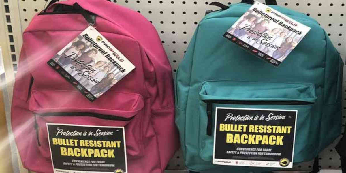 Des cartables pare-balles pour les élèves américains