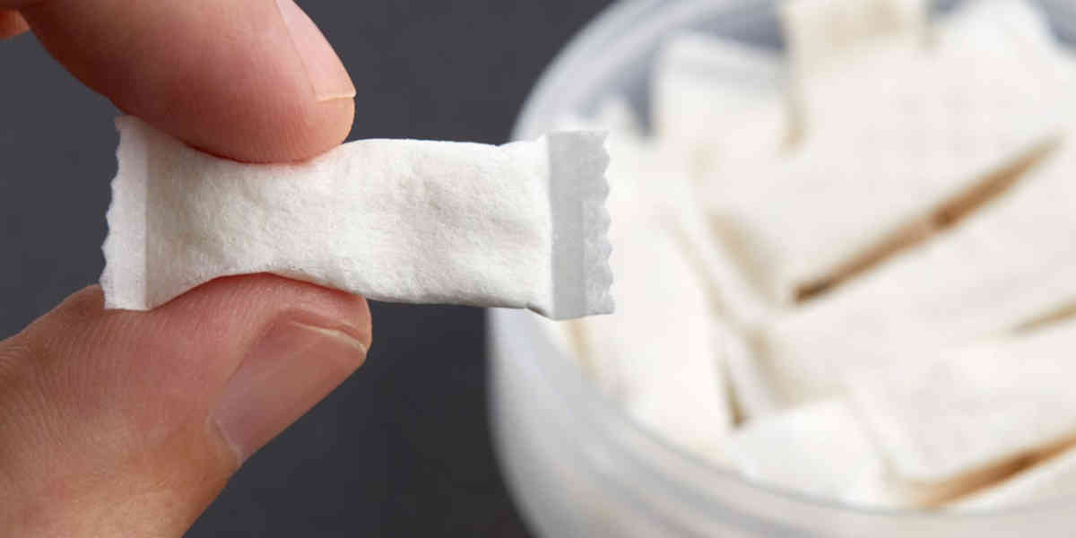 Les sachets de nicotine prisés des jeunes, bientôt interdits en France