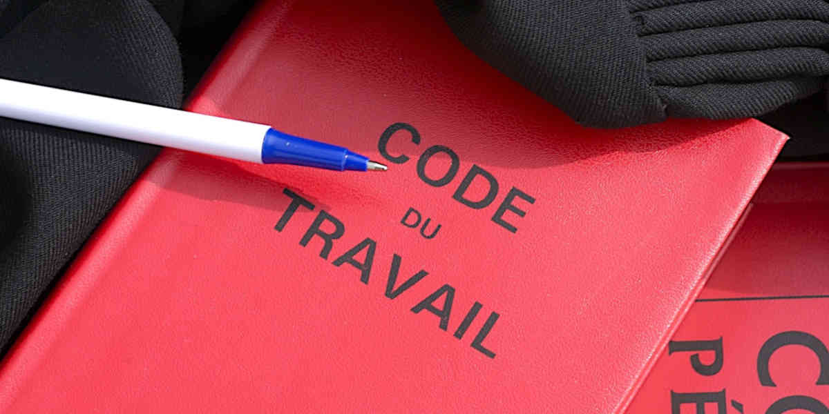 Après avoir travaillé 12 jours de suite il dénonce une violation du Code du travail