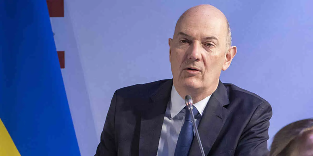 Le ministre de l'Économie avertit que des mesures pourraient être prises si les prix à la pompe augmentent trop