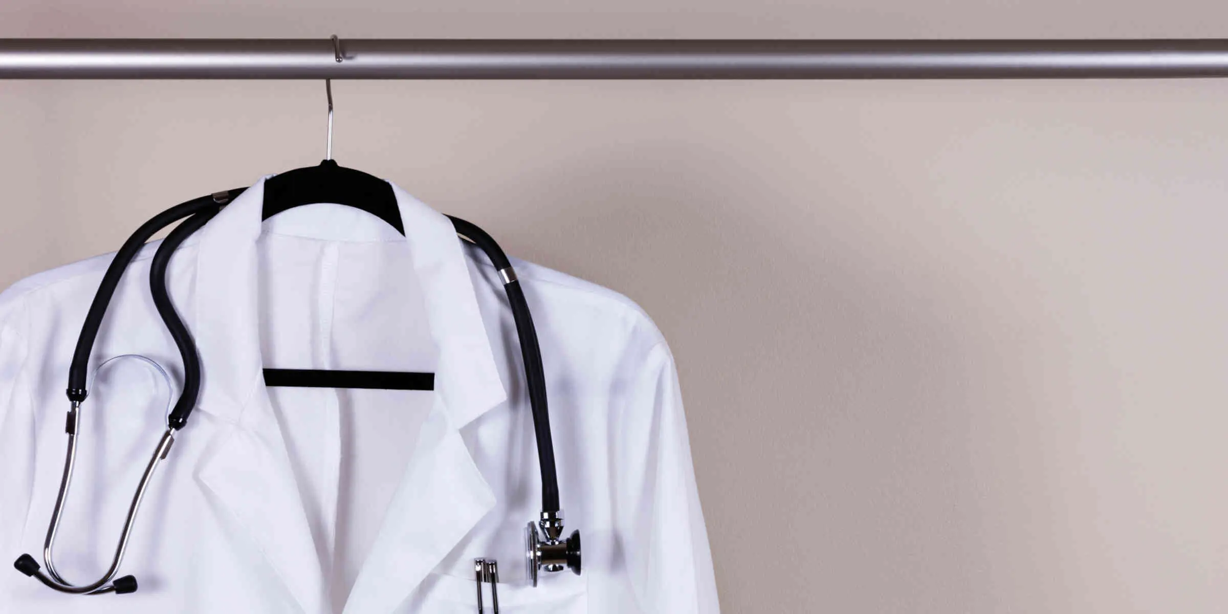 Medecin radié - Votre Actualité au Quotidien Des médecins radiés partent à l'étranger pour continuer à exercer