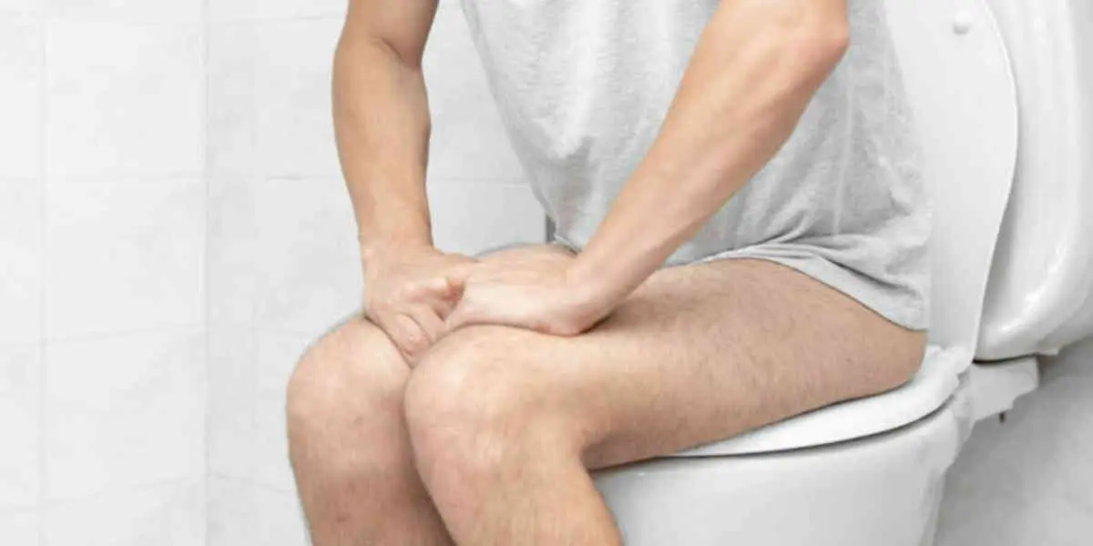 homme-urine-assis - Votre Actualité au Quotidien Les hommes devraient uriner assis
