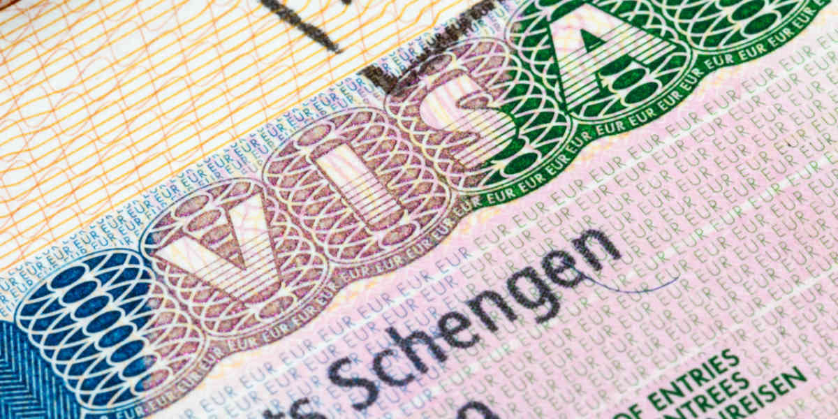 Onze pays demandent des limitations de visas pour la Russie