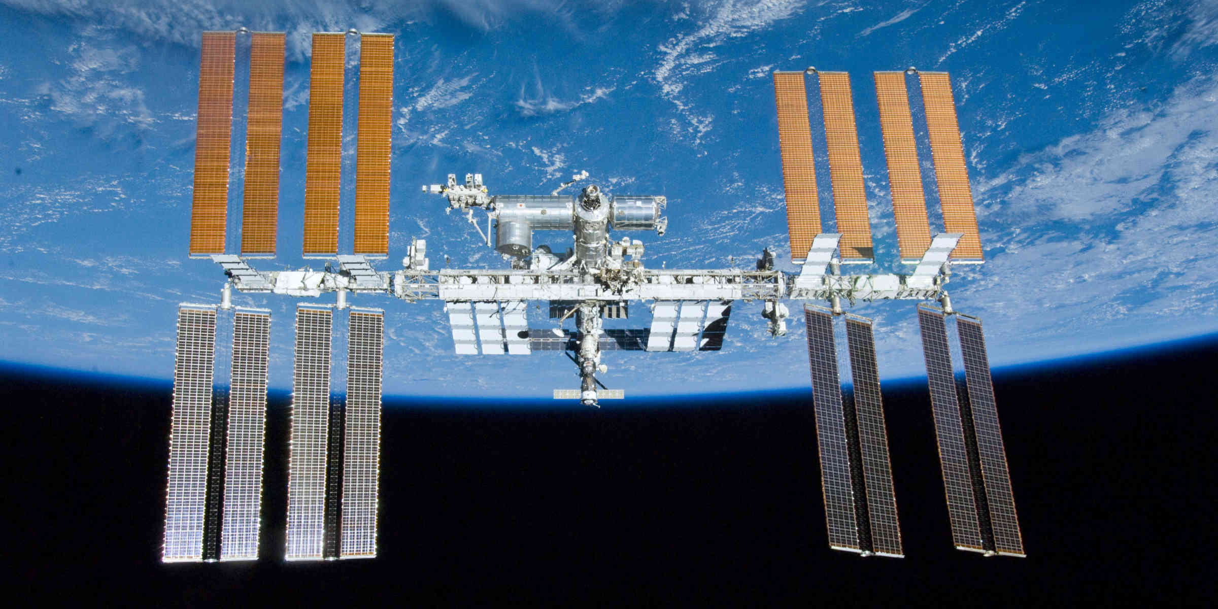 ISS : Deux astronautes vont passer 6h30 dans le vide spatial