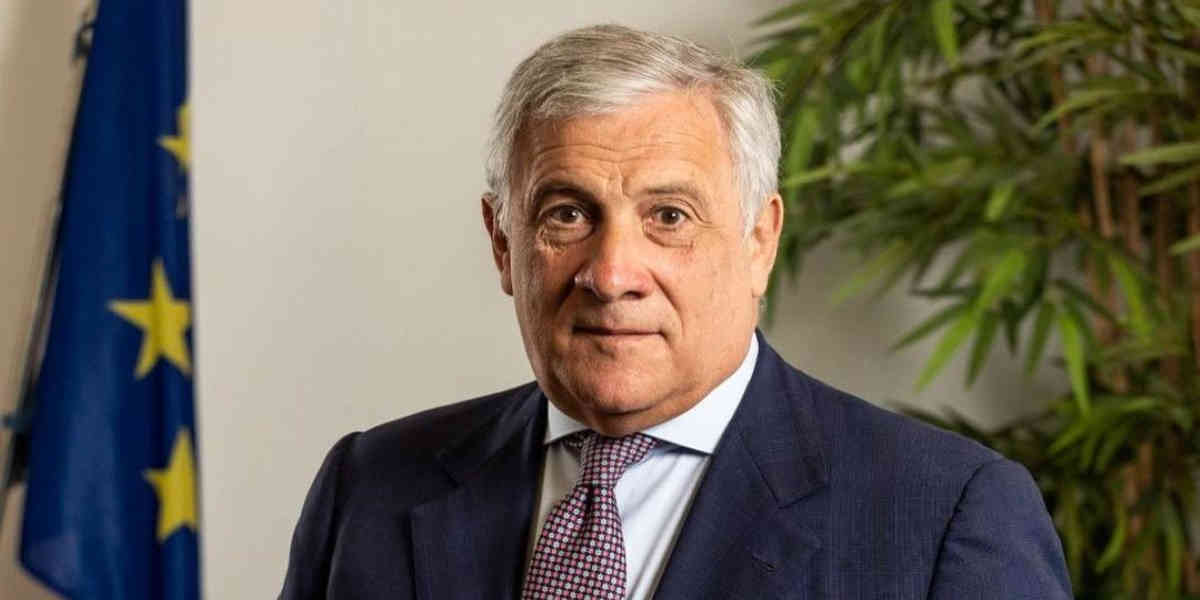 Antonio-Tajani - Votre Actualité au Quotidien Le gouvernement italien affirme avoir temporairement fermé l'espace Schengen à l'Espagne suite à l'arrivée de migrants