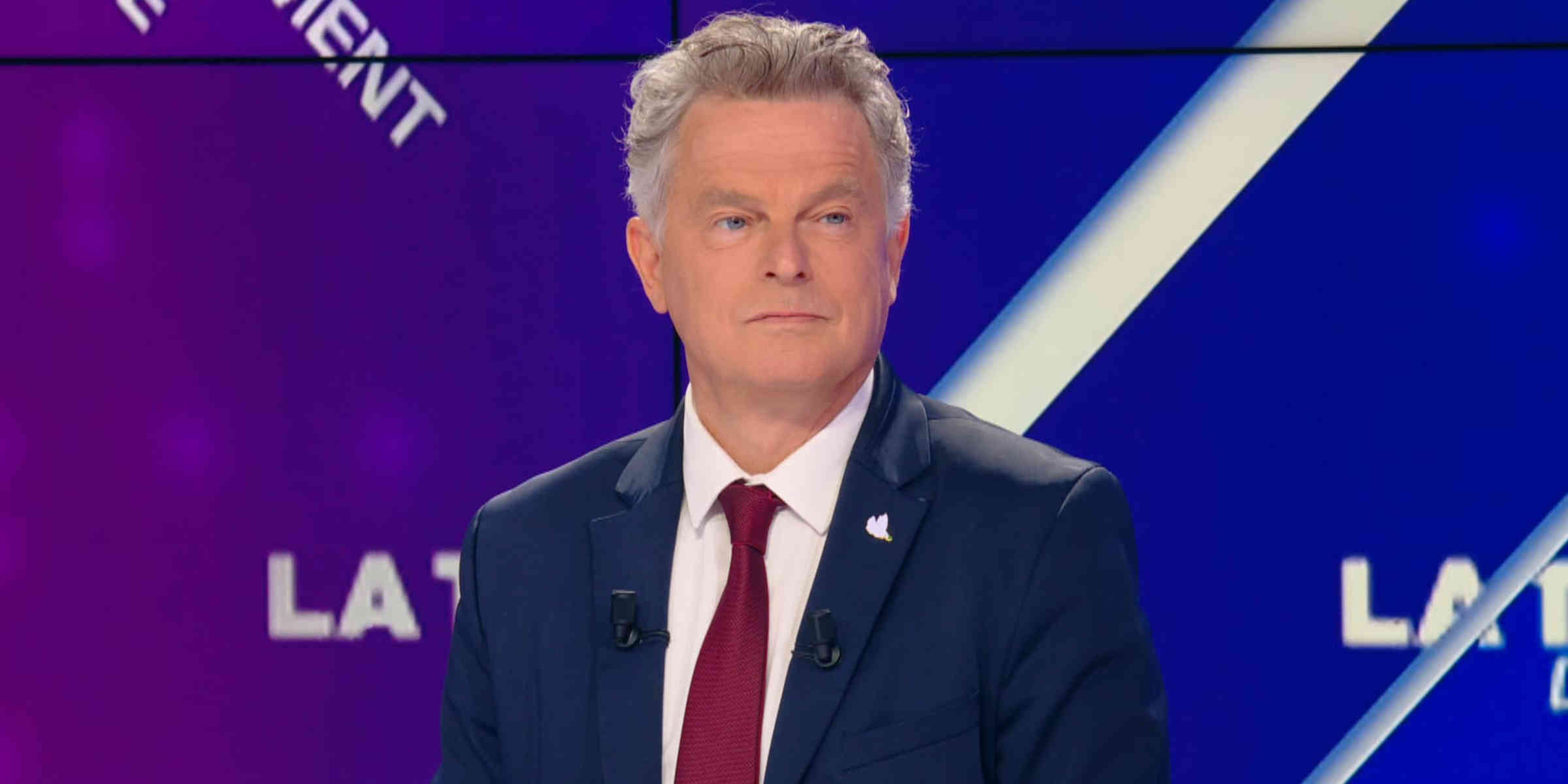 Le communiste Fabien Roussel officialise sa candidature à l'élection présidentielle de 2027
