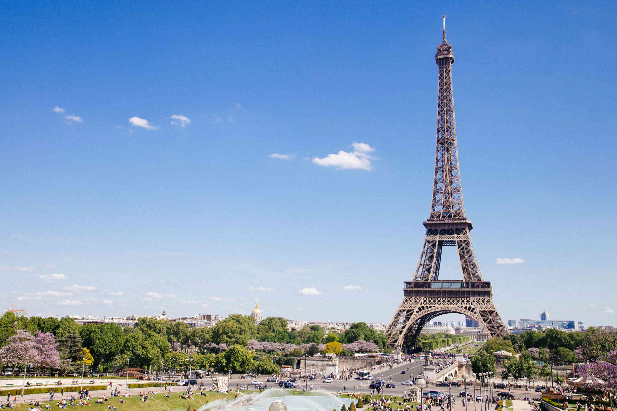 L'éviction du personnel féminin de la tour Eiffel est 