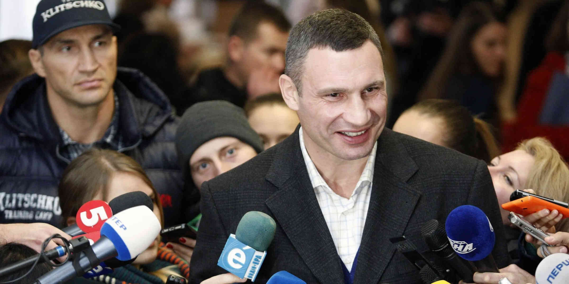 En Ukraine, des habitants de Kiev manifestent afin d'exiger la démission du maire